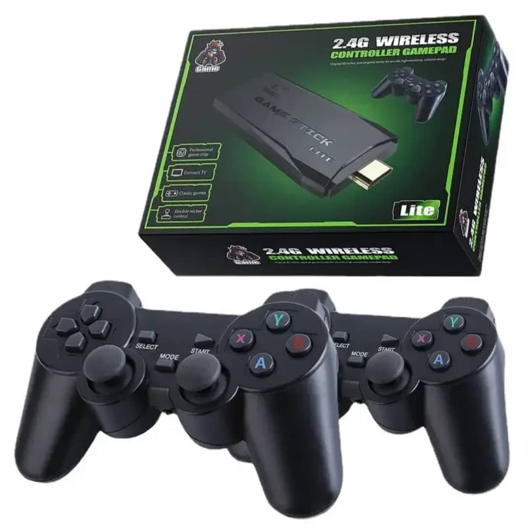Console de jeux à 2 manettes disponible