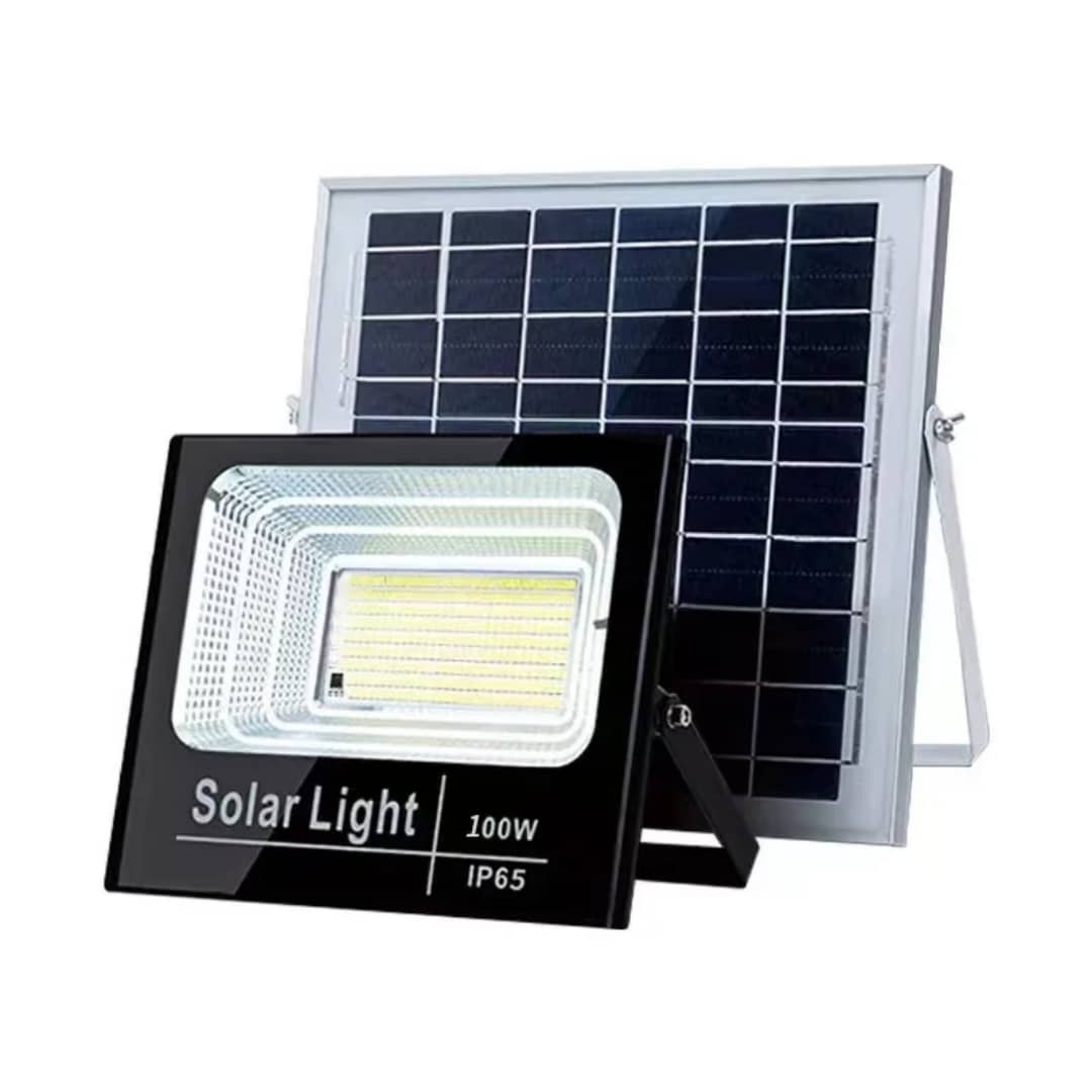 Projecteur avec panneau solaire disponible